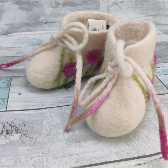 Wool felt Slippers Wearable Art Flowers Handmade in Nepal New w/ Tags Baby Sz 5 - Picture 3 of 16